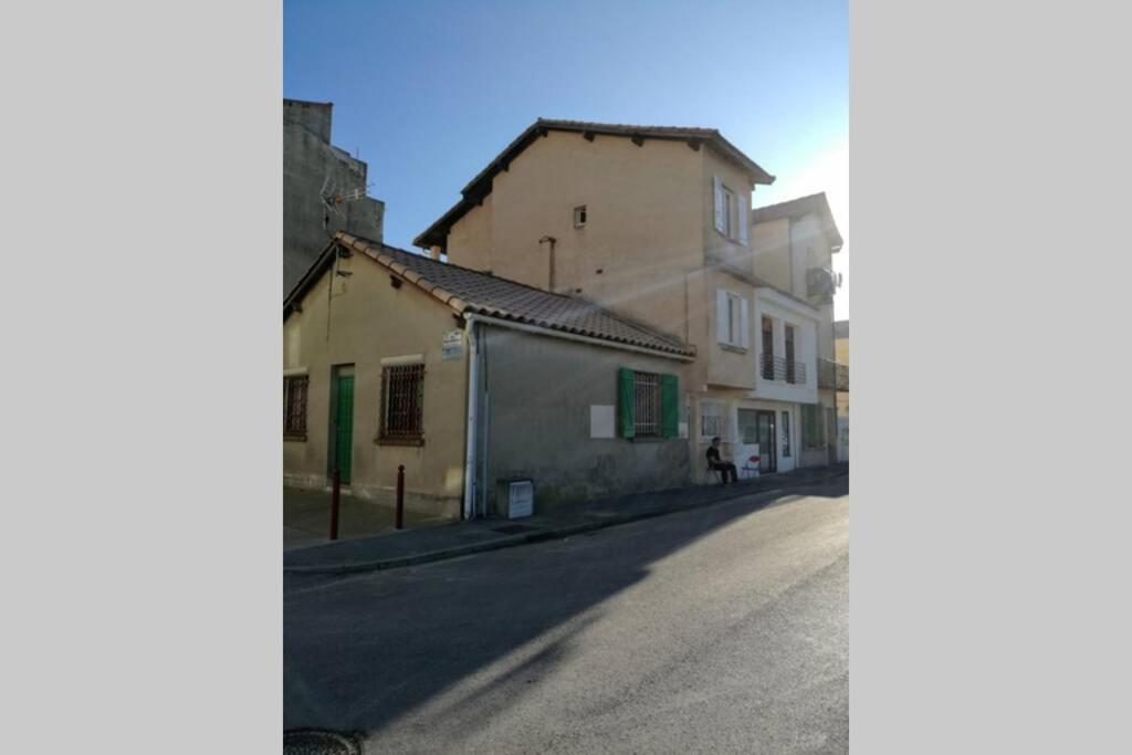 Le Tribord - F2 duplex avec balcon à 30 m de la plage Palavas-les-Flots Esterno foto