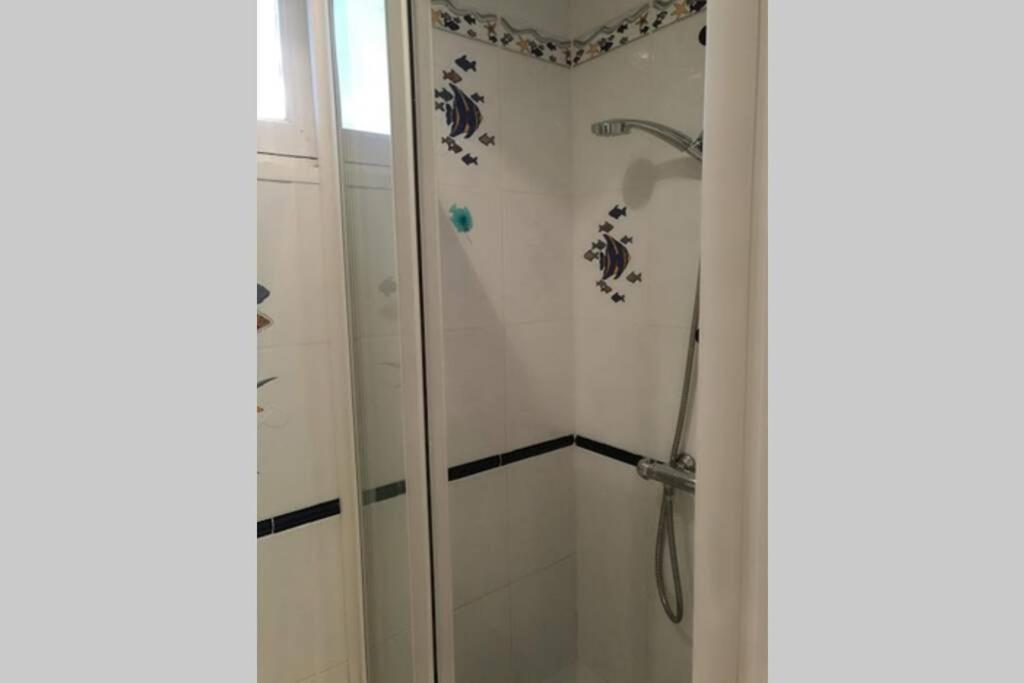 Le Tribord - F2 duplex avec balcon à 30 m de la plage Palavas-les-Flots Esterno foto