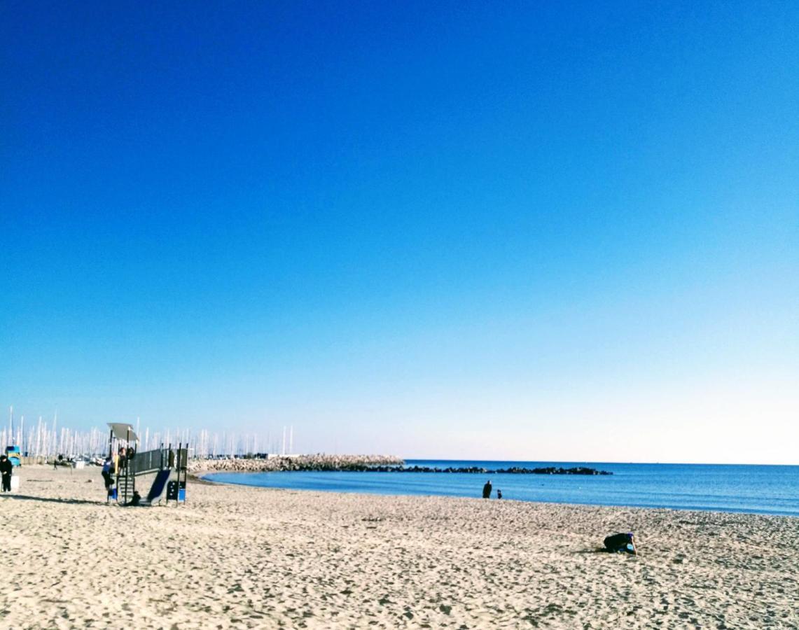 Le Tribord - F2 duplex avec balcon à 30 m de la plage Palavas-les-Flots Esterno foto